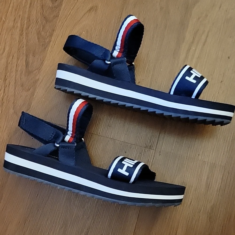 Tommy Hilfiger red white blue sandals velcro strap rubber grip sole girl 4M EUC…
